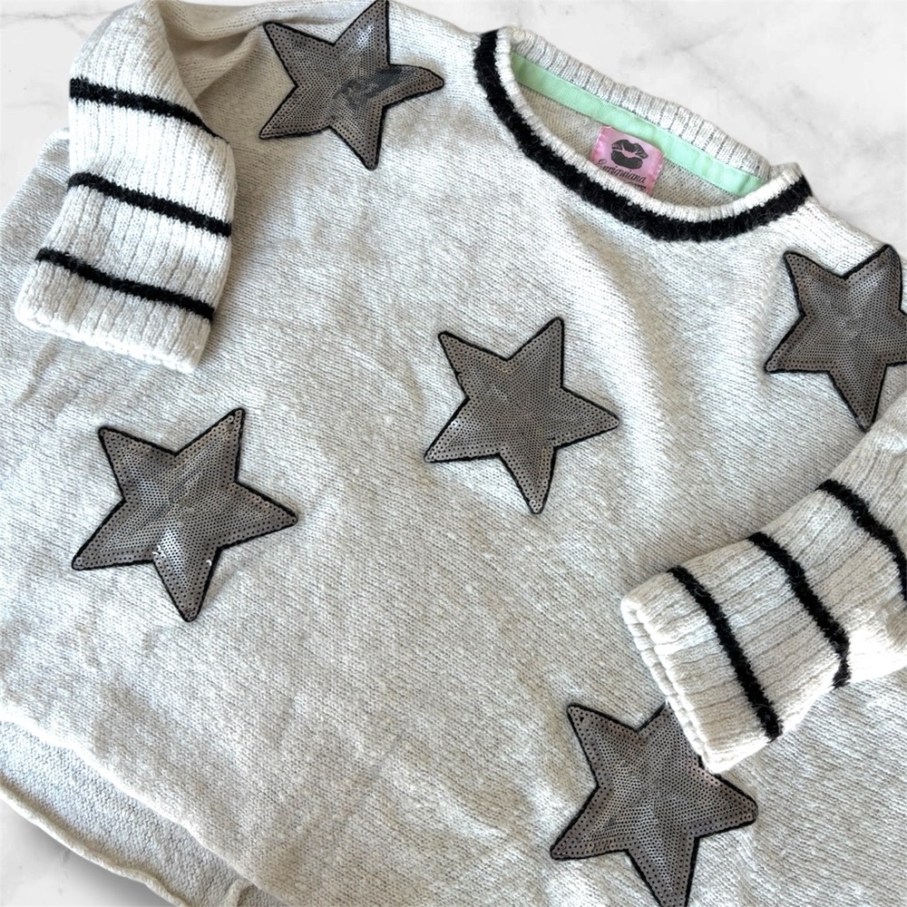 Chic Star-Patterned Sweater - Picture 2 of 4